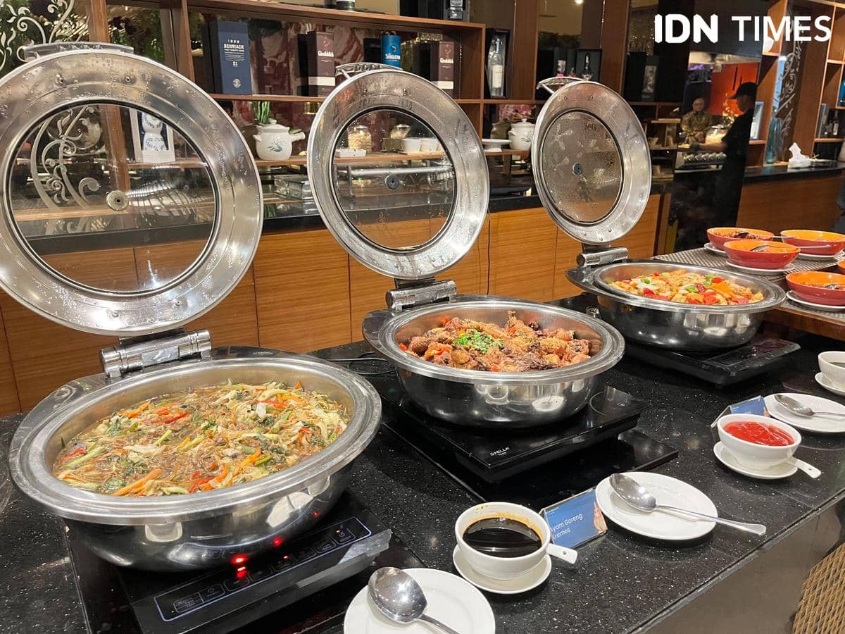 Potret live cooking di Wyndham Surabaya  
