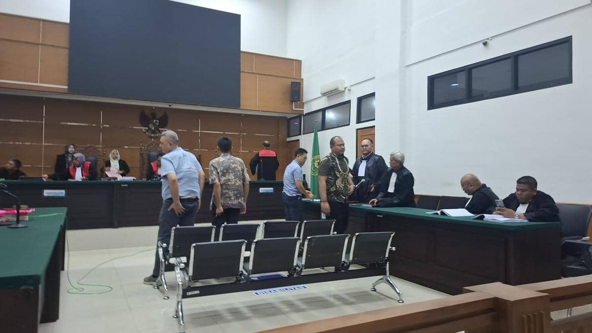 4 terdakwa korupsi sampah Tangsel saat sidang 