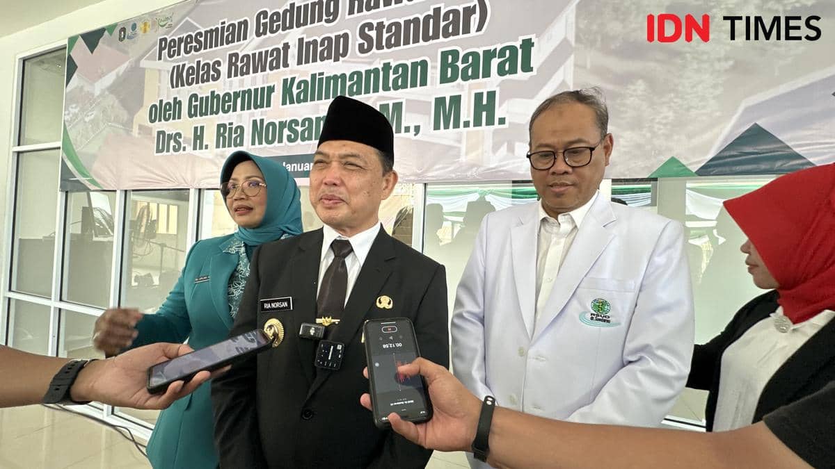 Gubernur Kalbar, Ria Norsan resmikan gedung rawat inap di RSUD Soedarso. 