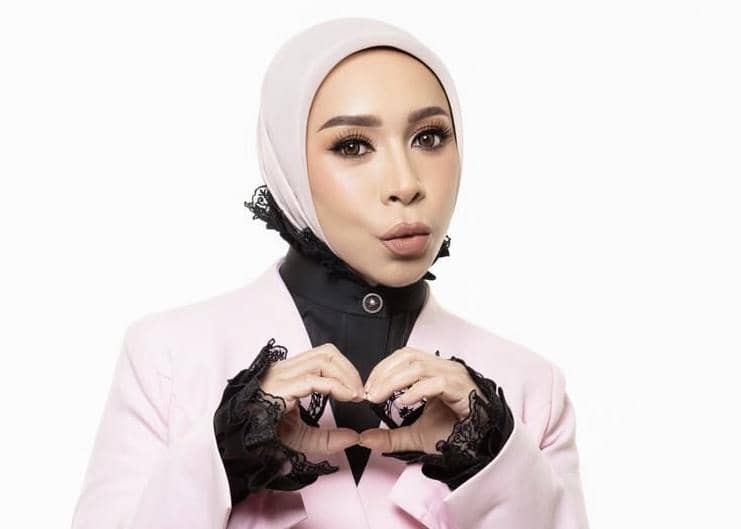 potret Melly Goeslaw 