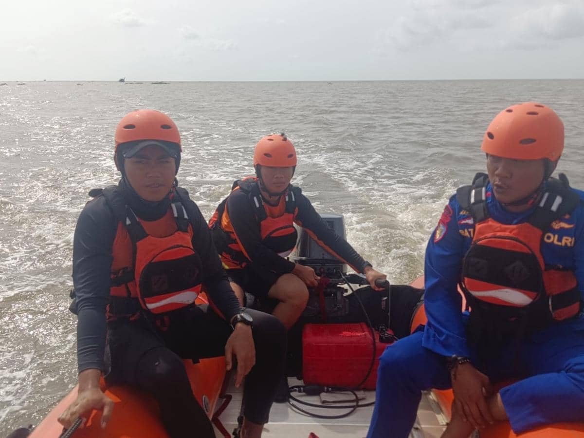 Tim SAR gabungan melaksanakan operasi pencarian korban Hadi Waluyo (39).