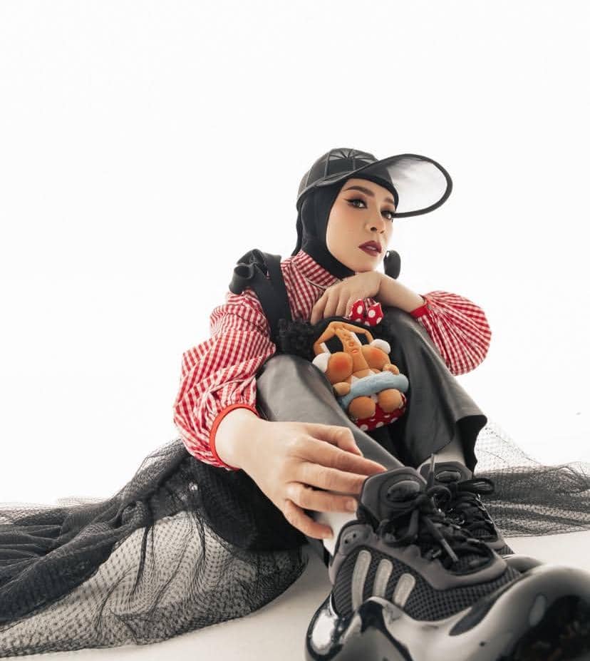 potret Melly Goeslaw