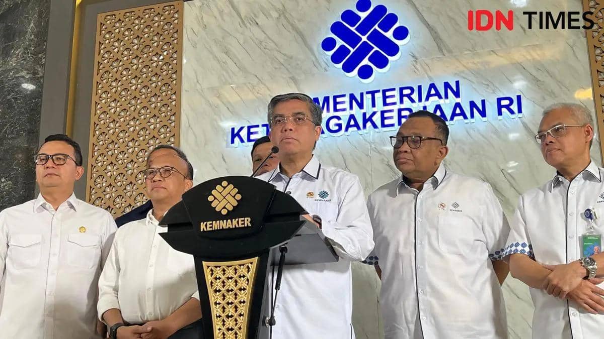 Konferensi pers Menaker Yassierli terkait Program Magang Nasional 2025.