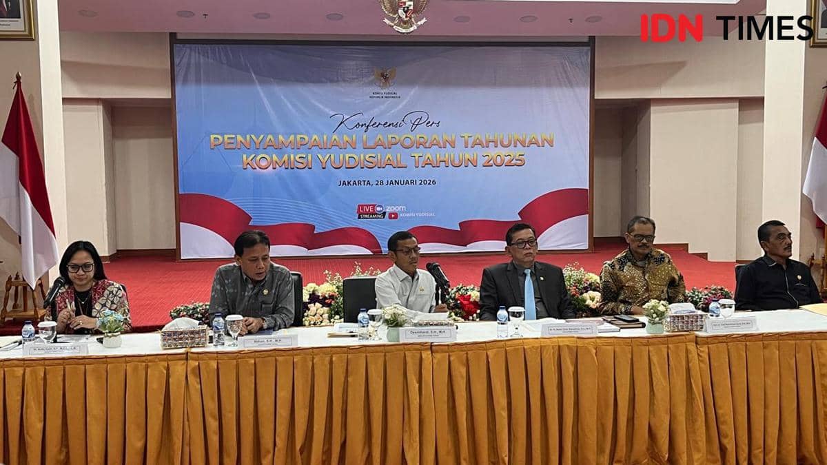 Konferensi pers laporan tahunan KY.