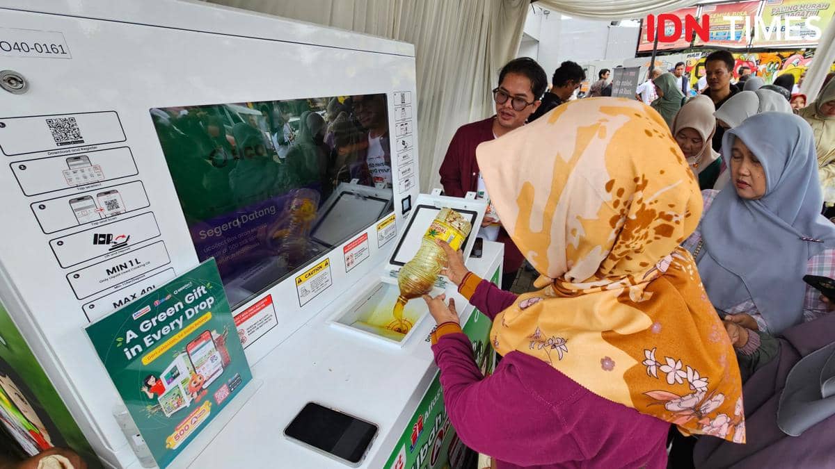 Penukaran minyak jelantah dengan saldo rupiah di ucollect box