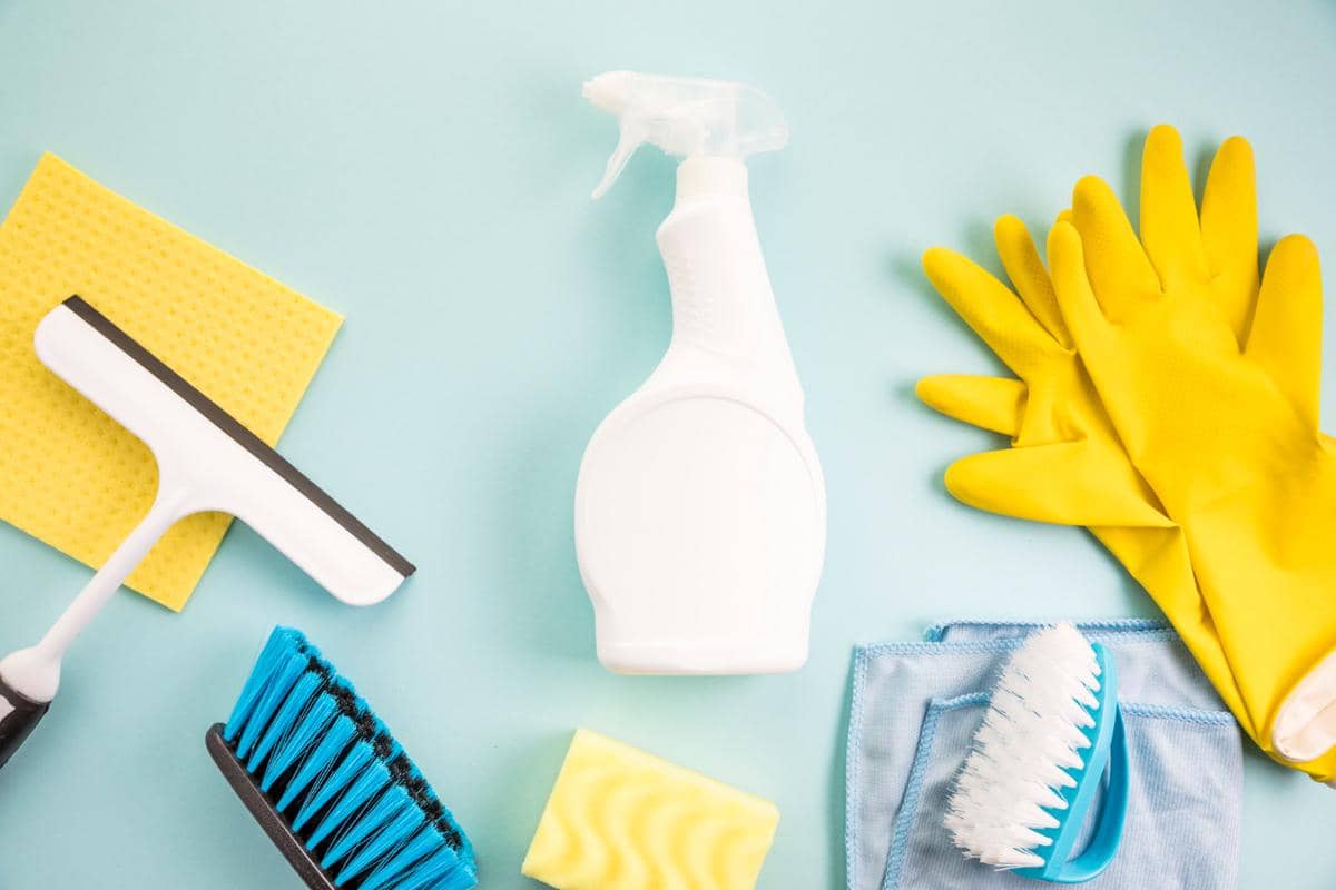 ilustrasi alat kebersihan 