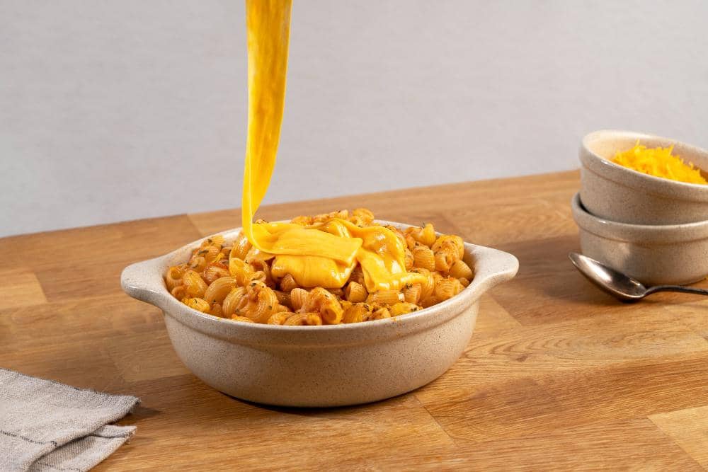 ilustrasi gochujang mac and cheese 