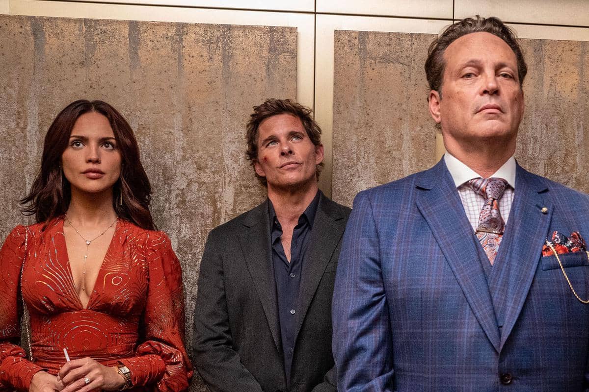 Eiza Gonzalez, James Marsden, dan Vince Vaughn dalam film Mike & Nick & Nick & Alice