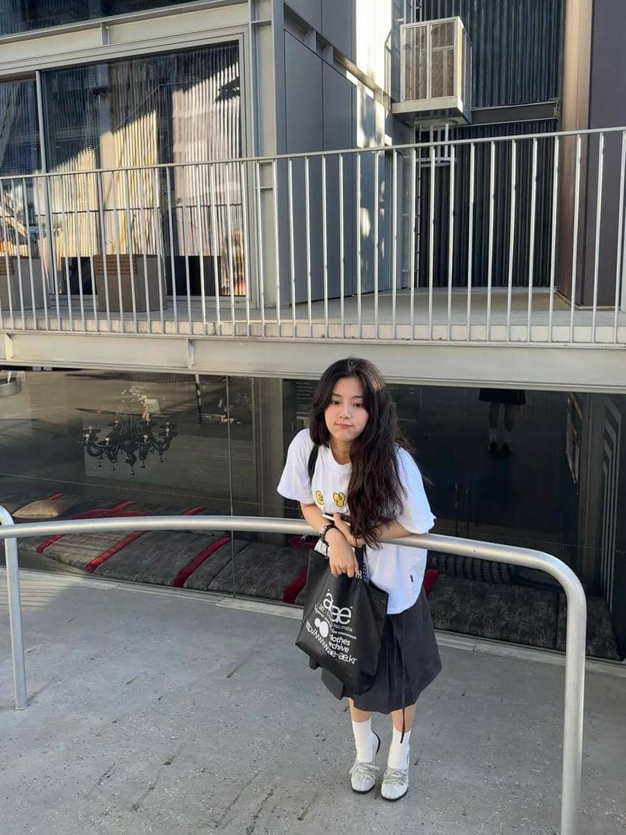 OOTD Feminin ala Shin Eun Soo 