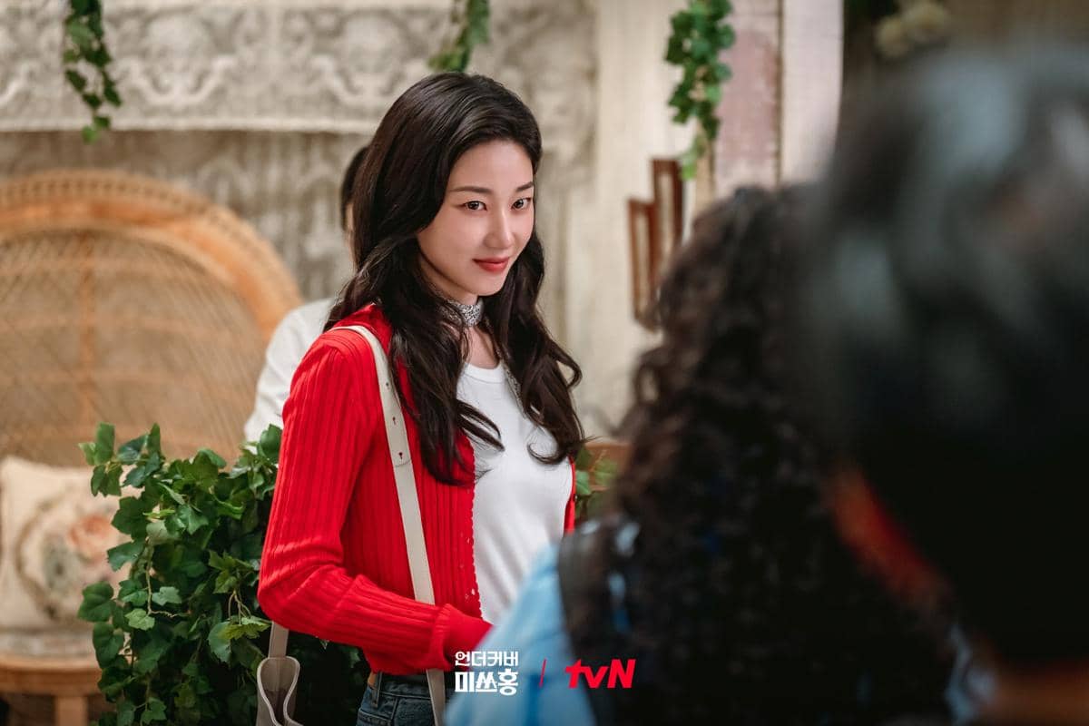 Ha Yoon Kyung di drakor Undercover Miss Hong