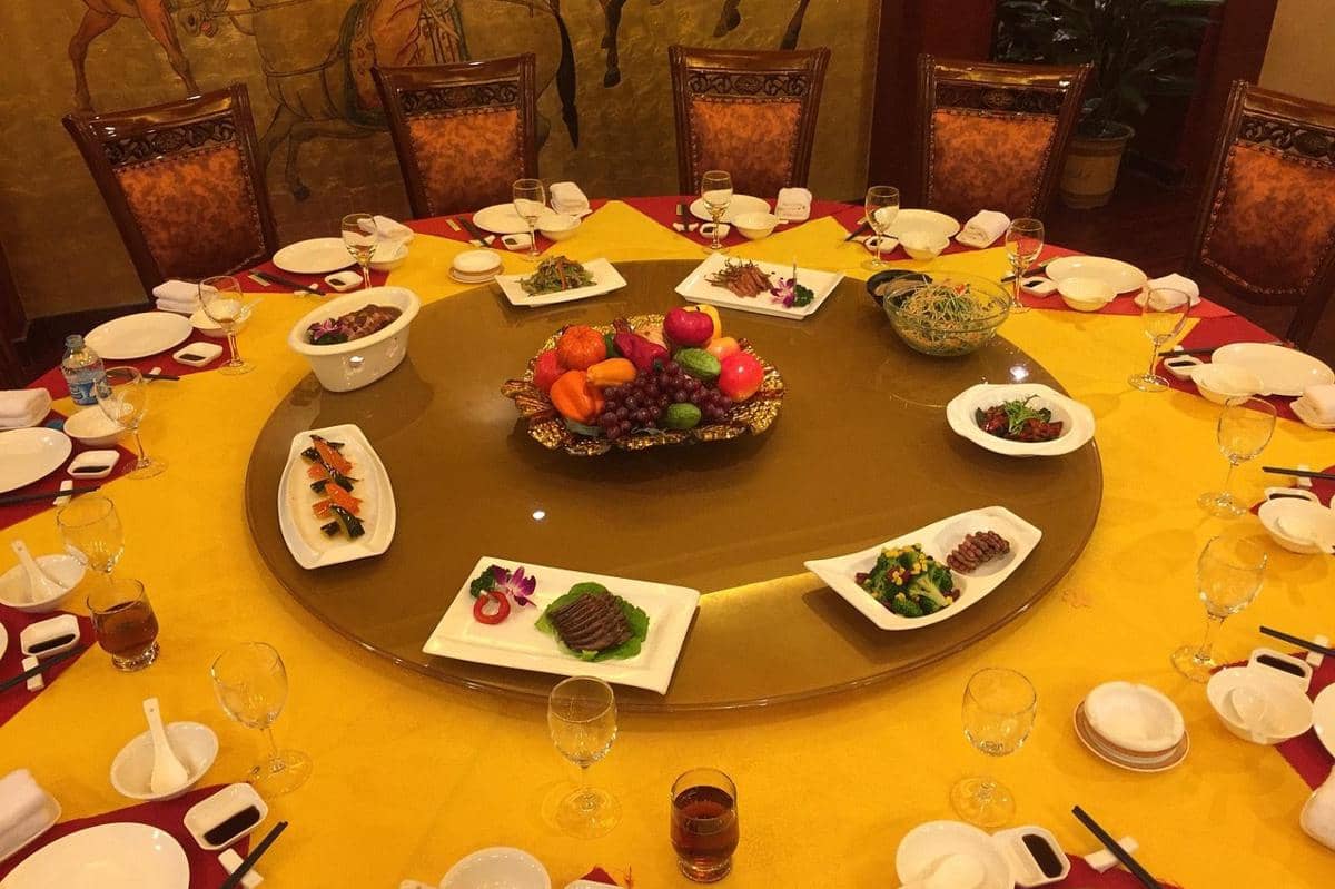 ilustrasi gaya penyajian masakan Tionghoa