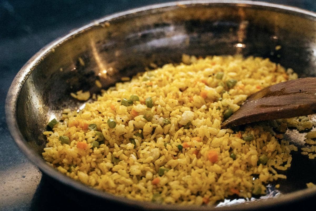 ilustrasi memasak nasi goreng