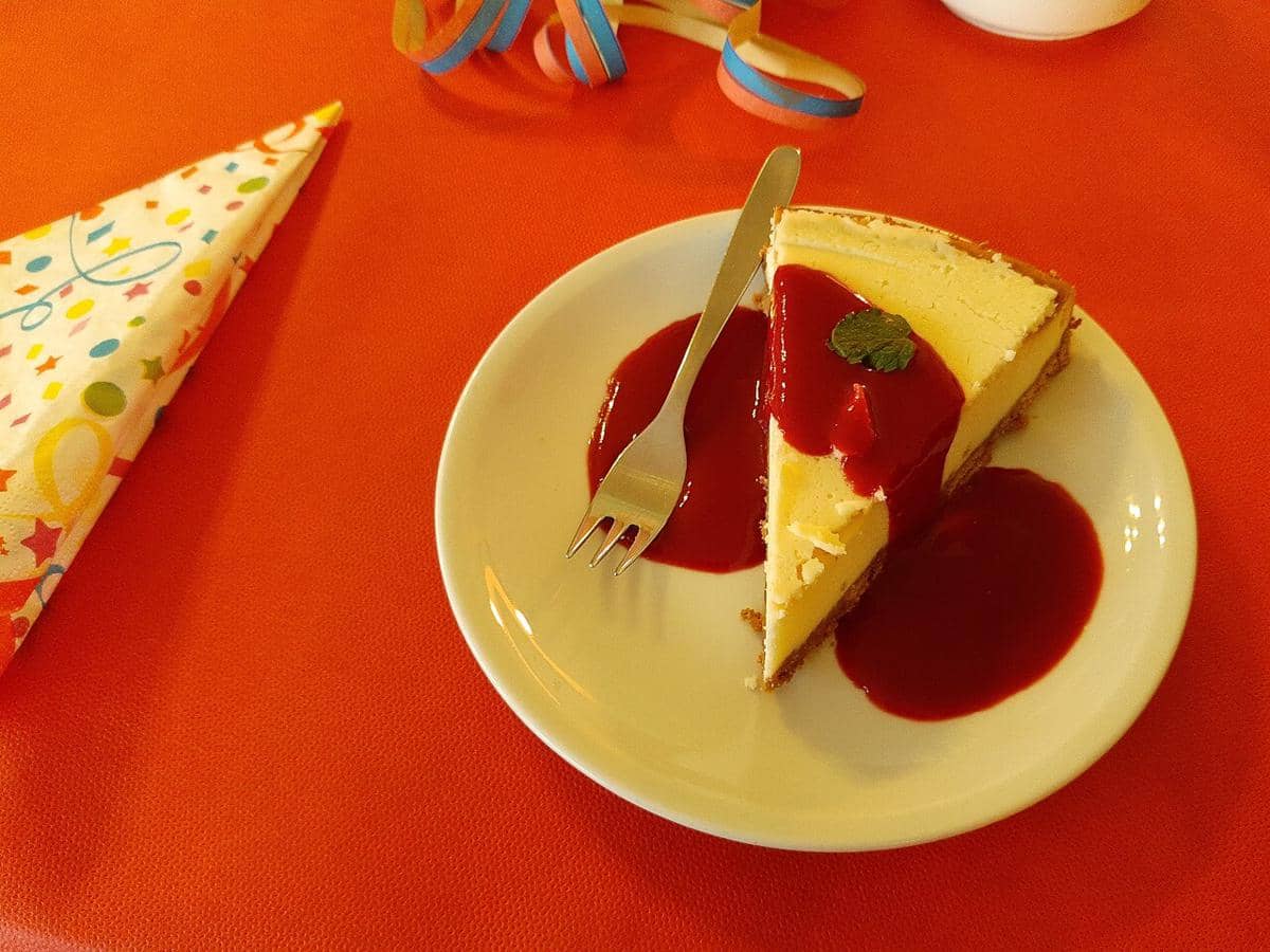 ilustrasi berry cheesecake