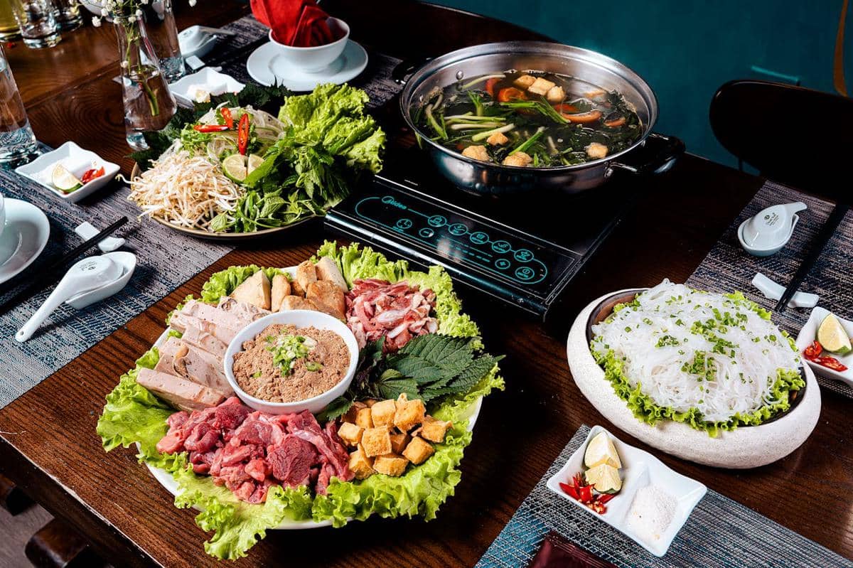 ilustrasi menikmati shabu-shabu 