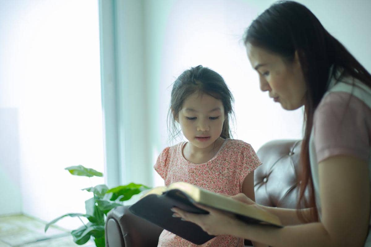 ilustrasi ibu dan anak