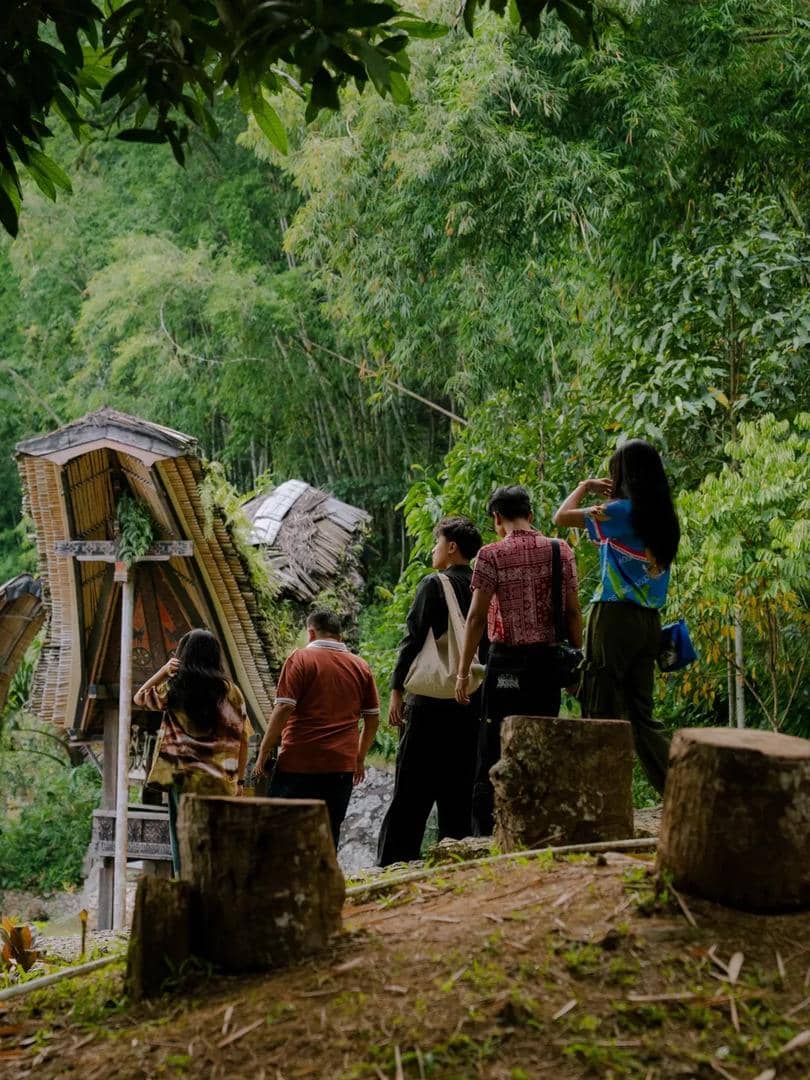 Sintya Marisca saat liburan di Tana Toraja