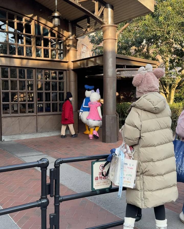 Keluarga Clarissa Putri ke Disneyland Shanghai