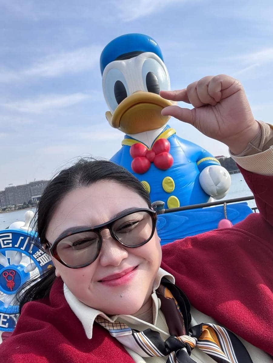 Keluarga Clarissa Putri ke Disneyland Shanghai