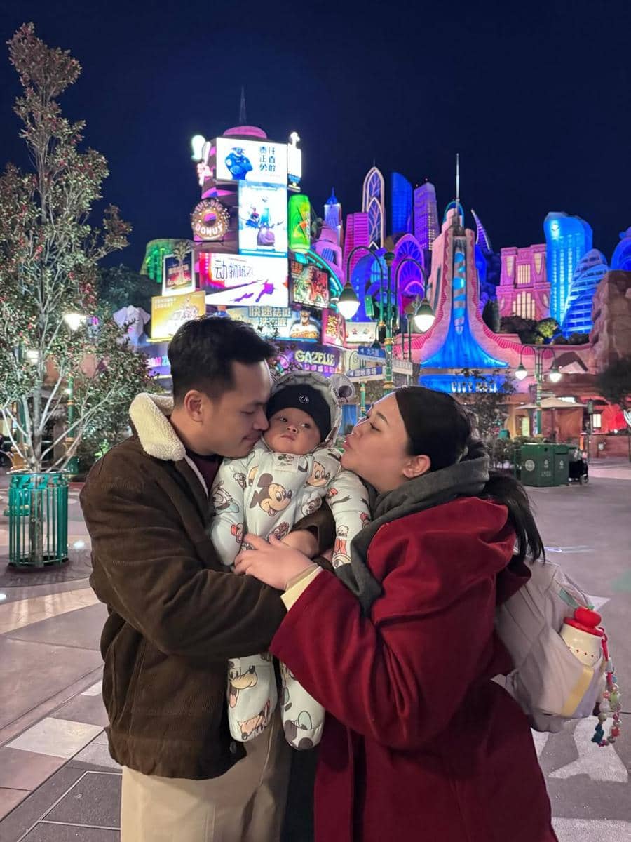 Keluarga Clarissa Putri ke Disneyland Shanghai