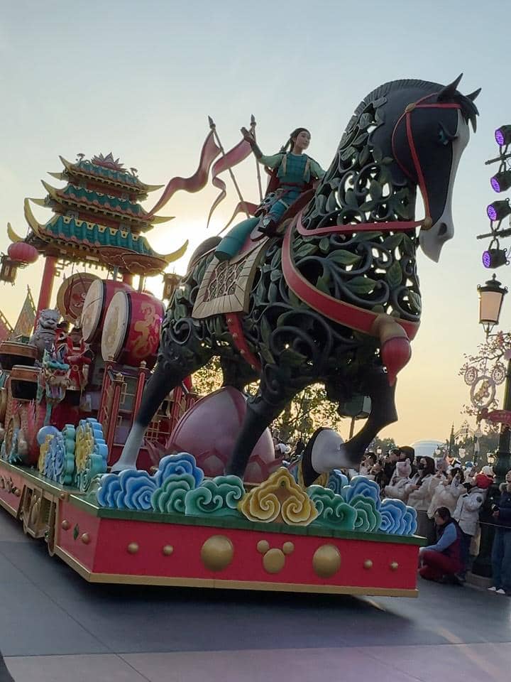 Keluarga Clarissa Putri ke Disneyland Shanghai