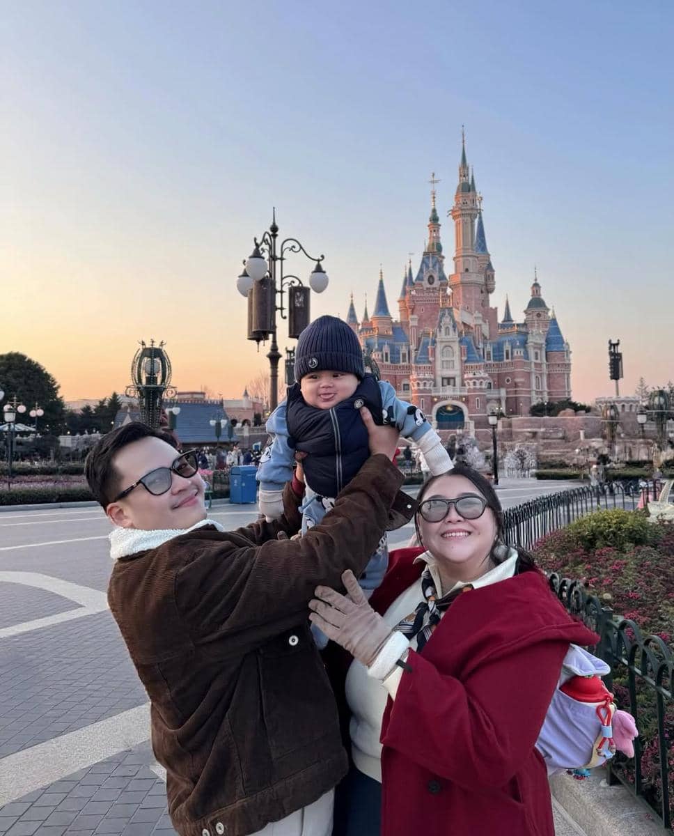 Keluarga Clarissa Putri ke Disneyland Shanghai