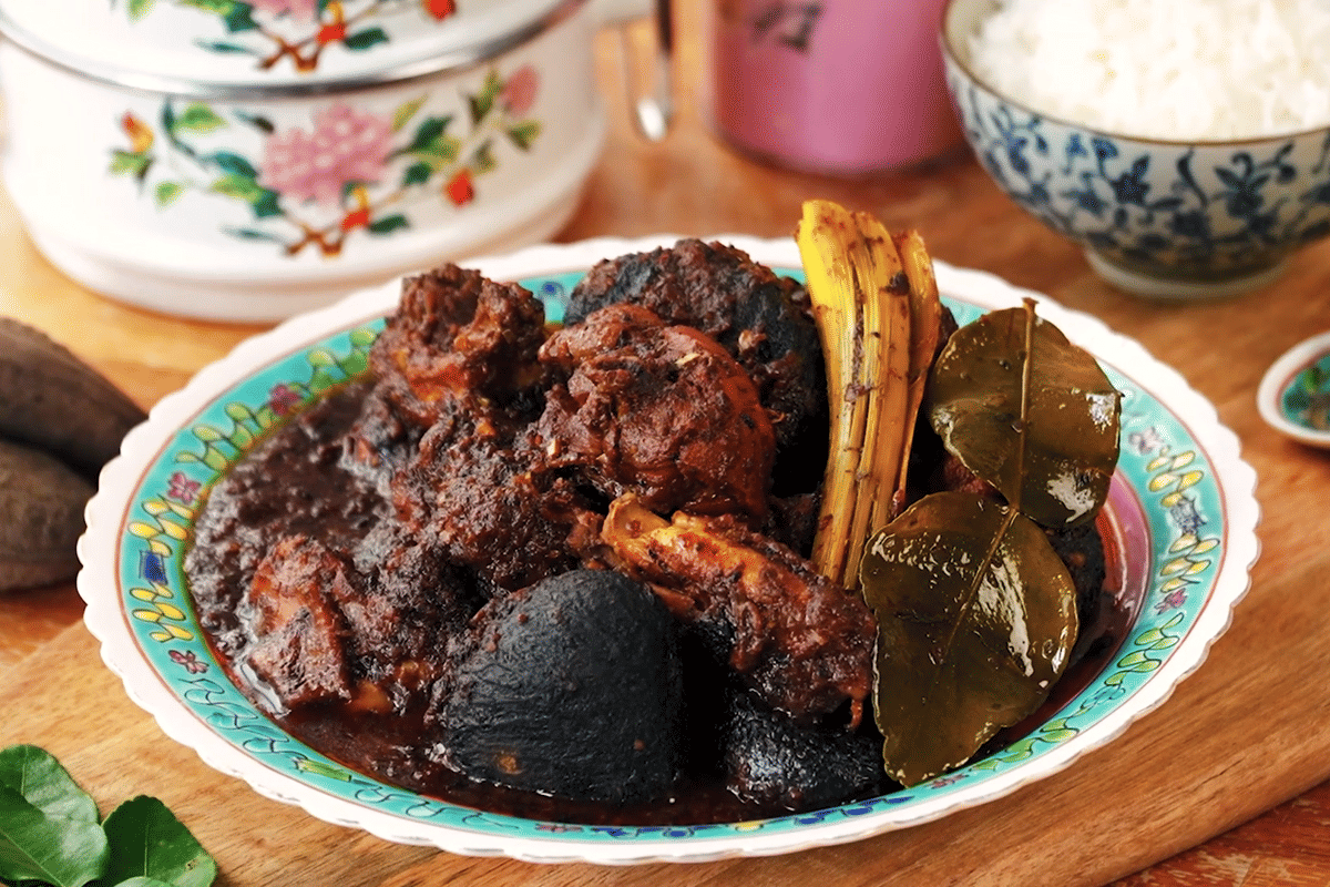 ilustrasi ayam buah keluak