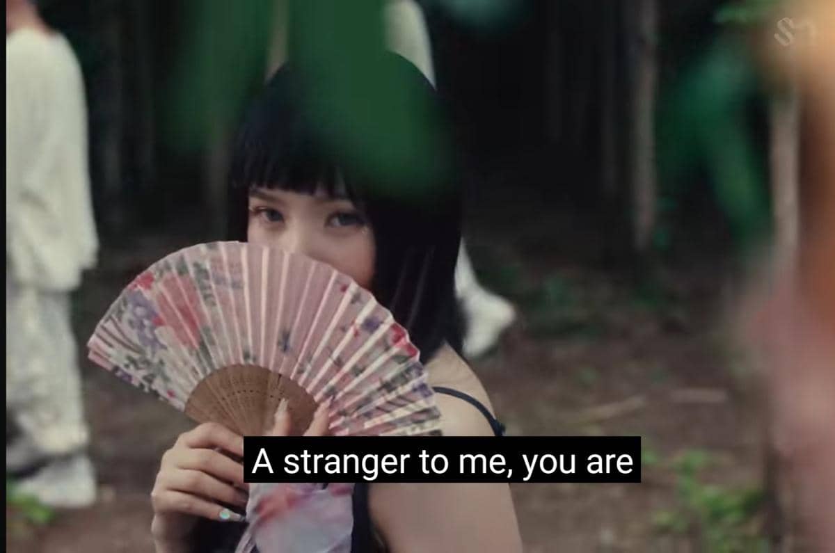 cuplikan MV "Cosmic"