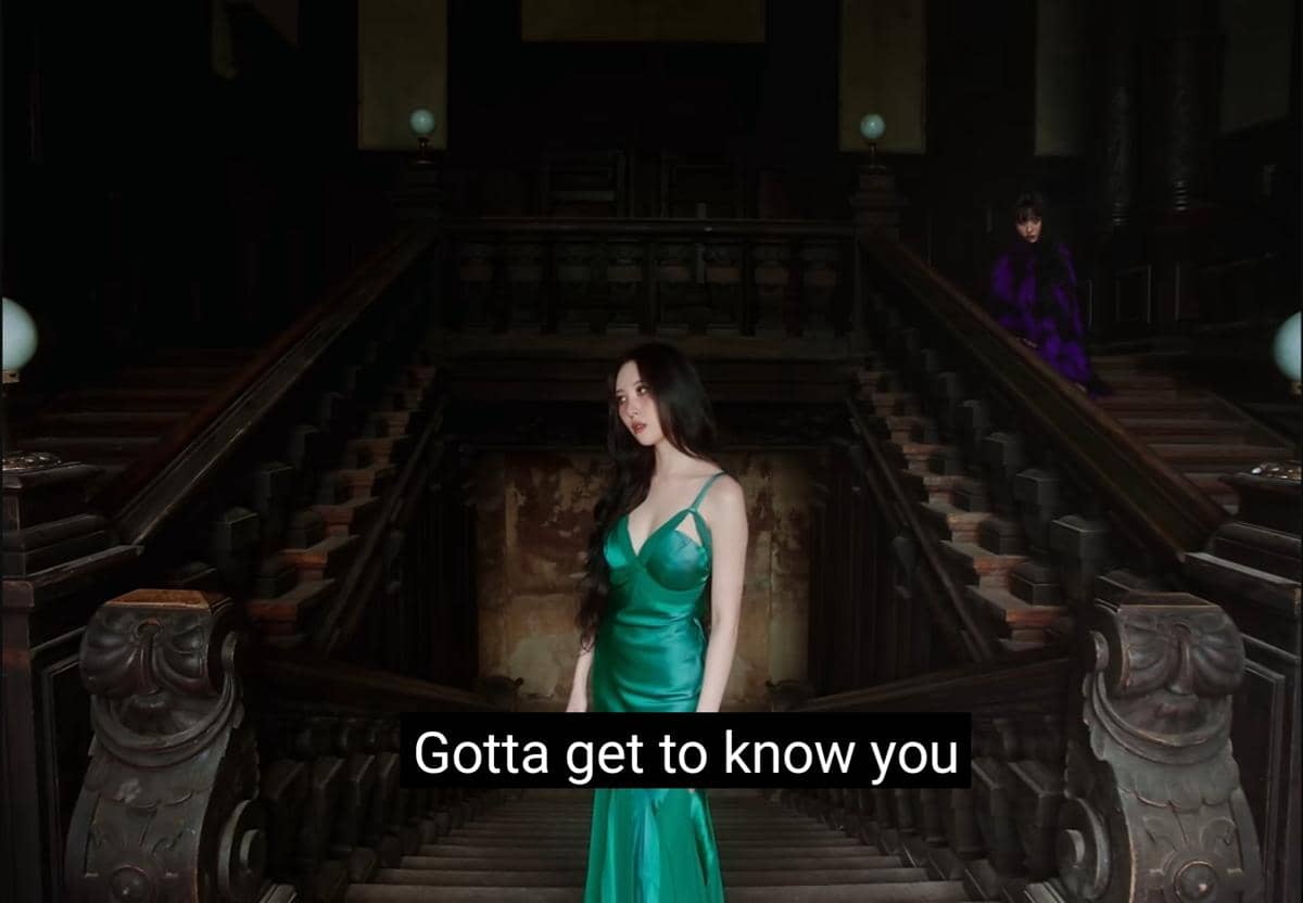 cuplikan MV "Stranger"