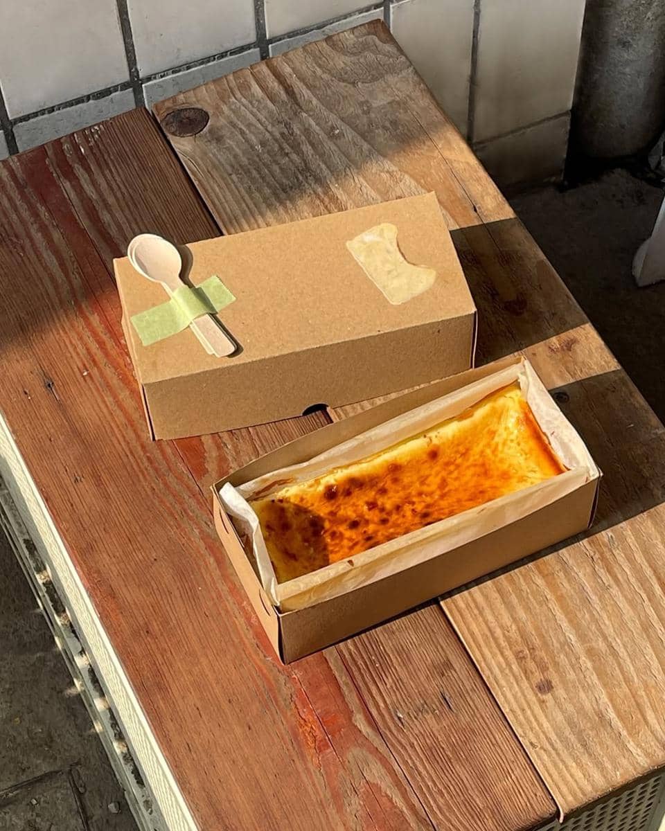 whole cheese cake Cafe Busy 