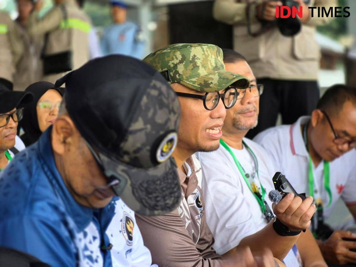 Menteri Haji dan Umrah, M Irfan Yusuf, dan wakilnya Dahnil Anzar bicara kepada media 29/01/206 di Makodau I Jakarta Timur (IDN Times/Yogie Fadila)