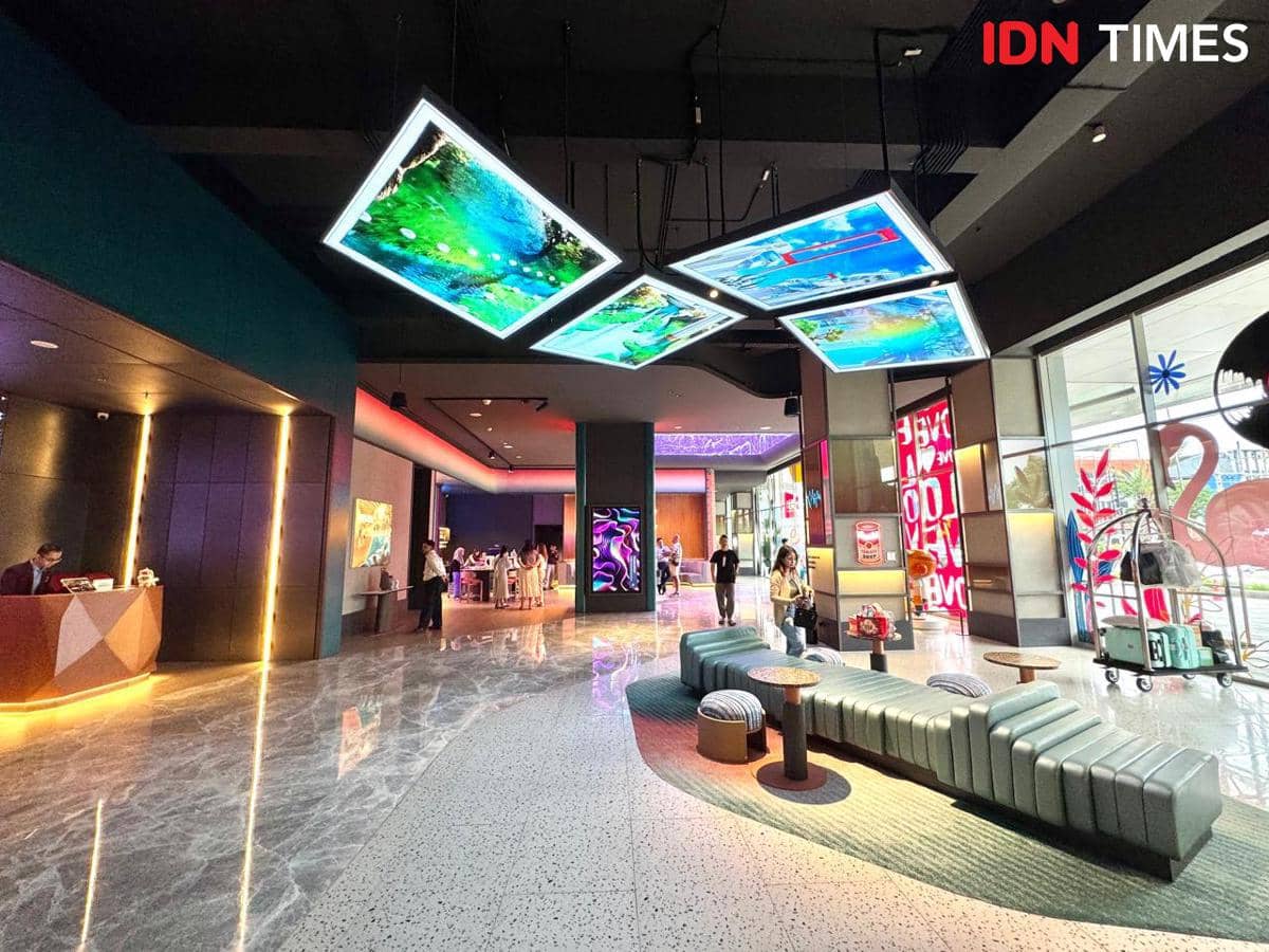 Potret lobi hotel Aloft Surabaya Pakuwon City