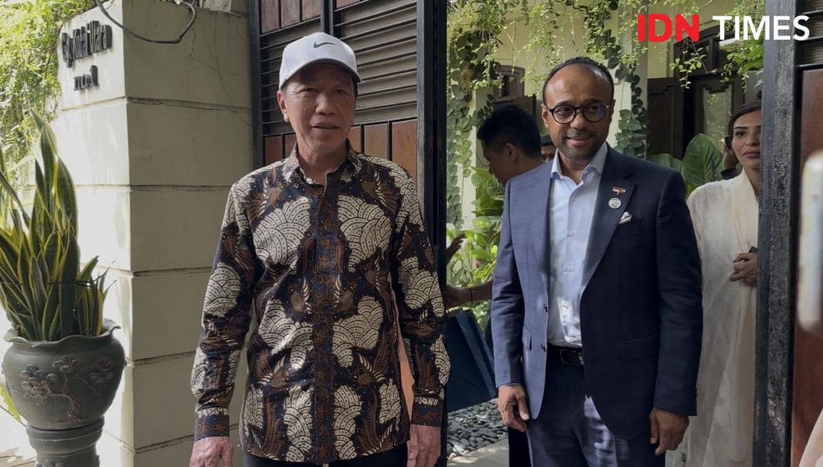 Duta Besar UEA Abdulla Salem Obaid AlDhaheri mengunjungi kediaman Presiden ke-7 Jokowi. (IDN Times/Larasati Rey)