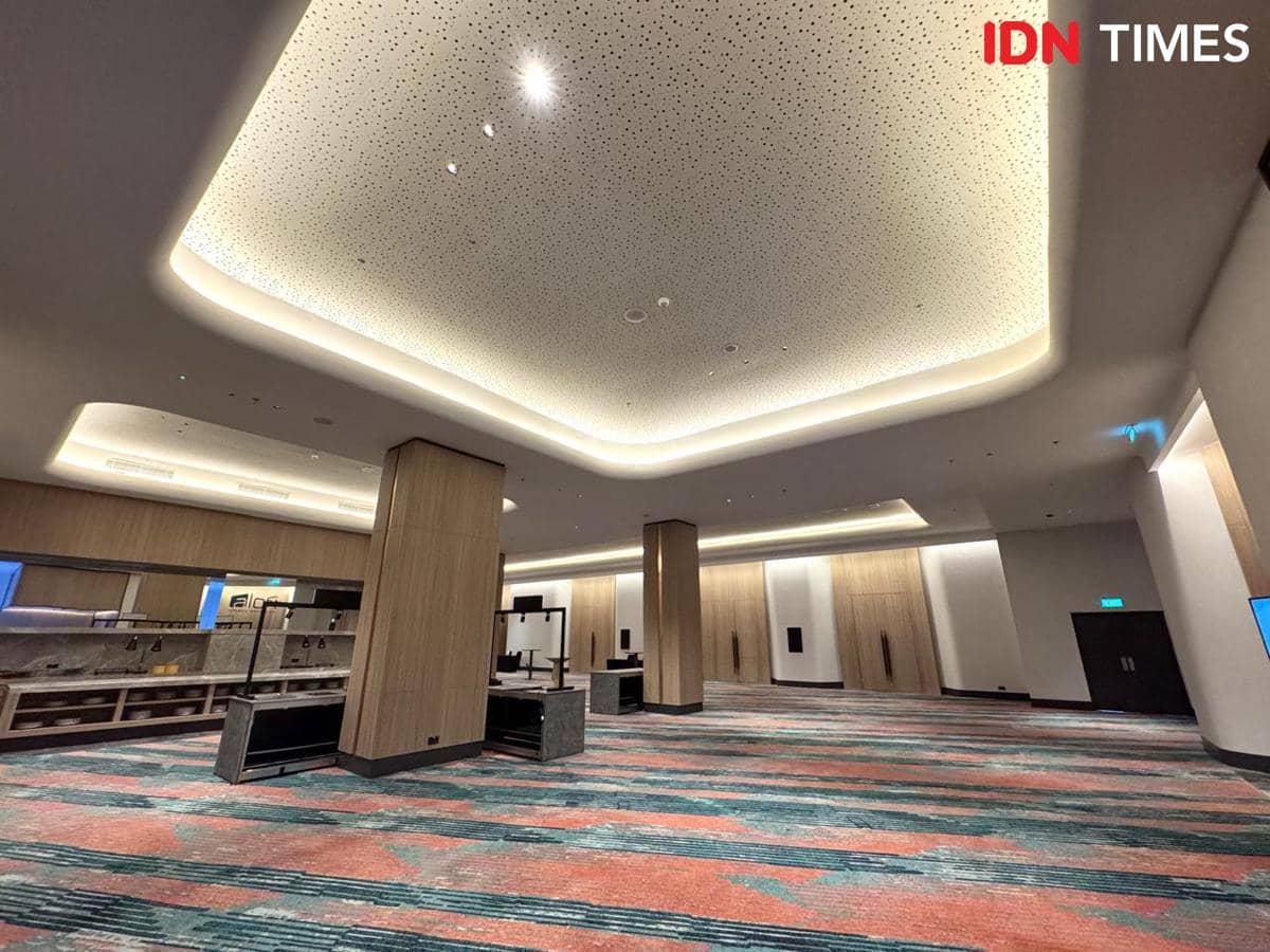 Potret bagian depan meeting room dan ballroom di Aloft Surabaya Pakuwon City