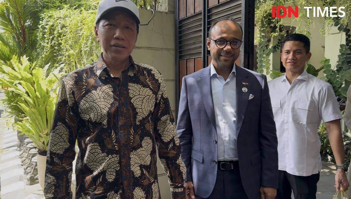 Duta Besar UEA Abdulla Salem Obaid AlDhaheri mengunjungi kediaman Presiden ke-7 Jokowi. (IDN Times/Larasati Rey)