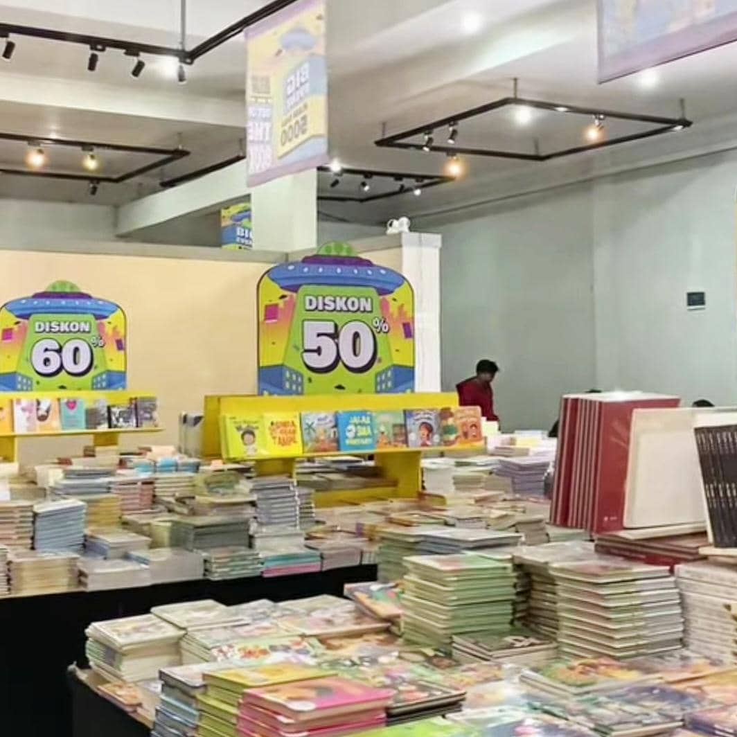 Event Bazzar Buku Out Of The Book Gudang Buku Keliling (GBK) Hadir di Taman Budaya Lampung