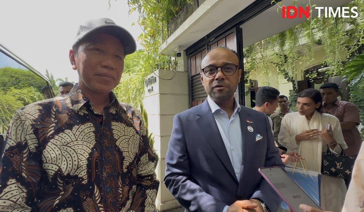 Duta Besar UEA Abdulla Salem Obaid AlDhaheri mengunjungi kediaman Presiden ke-7 Jokowi. (IDN Times/Larasati Rey)