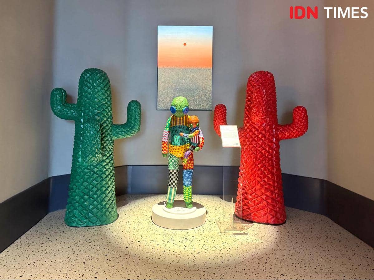 Potret koleksi seni yang ada di Aloft Surabaya Pakuwon Center