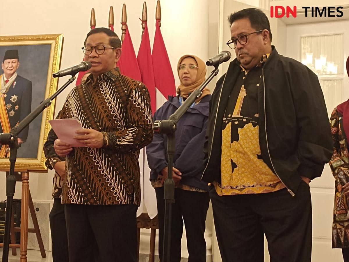 Gubernur DKI Jakarta Pramono Anung menyampaikan Ratas Penanganan banjir di Jakarta, di Balai Kota.