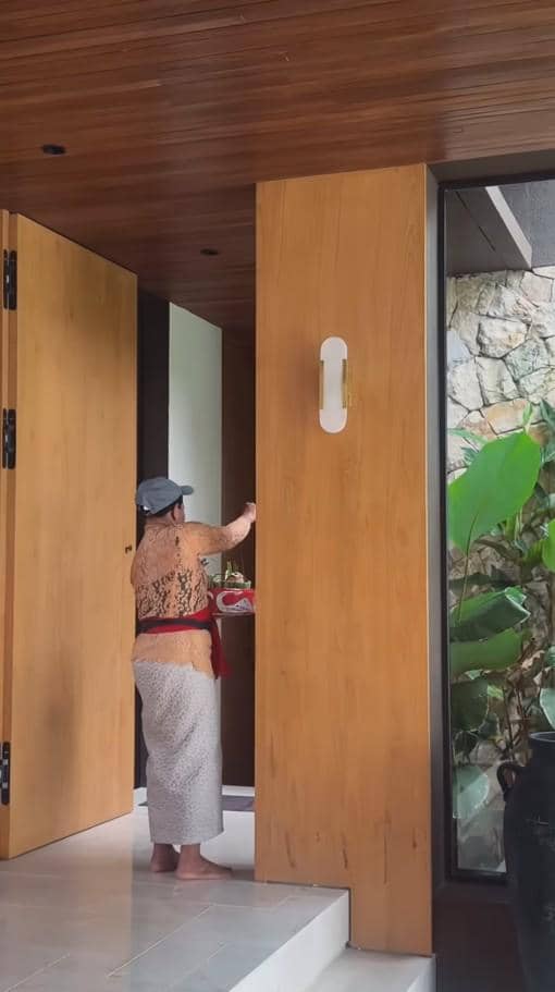 Fanny Ghassani Gelar Upacara Melaspas Vila Barunya (instagram.com/fannyghassani)