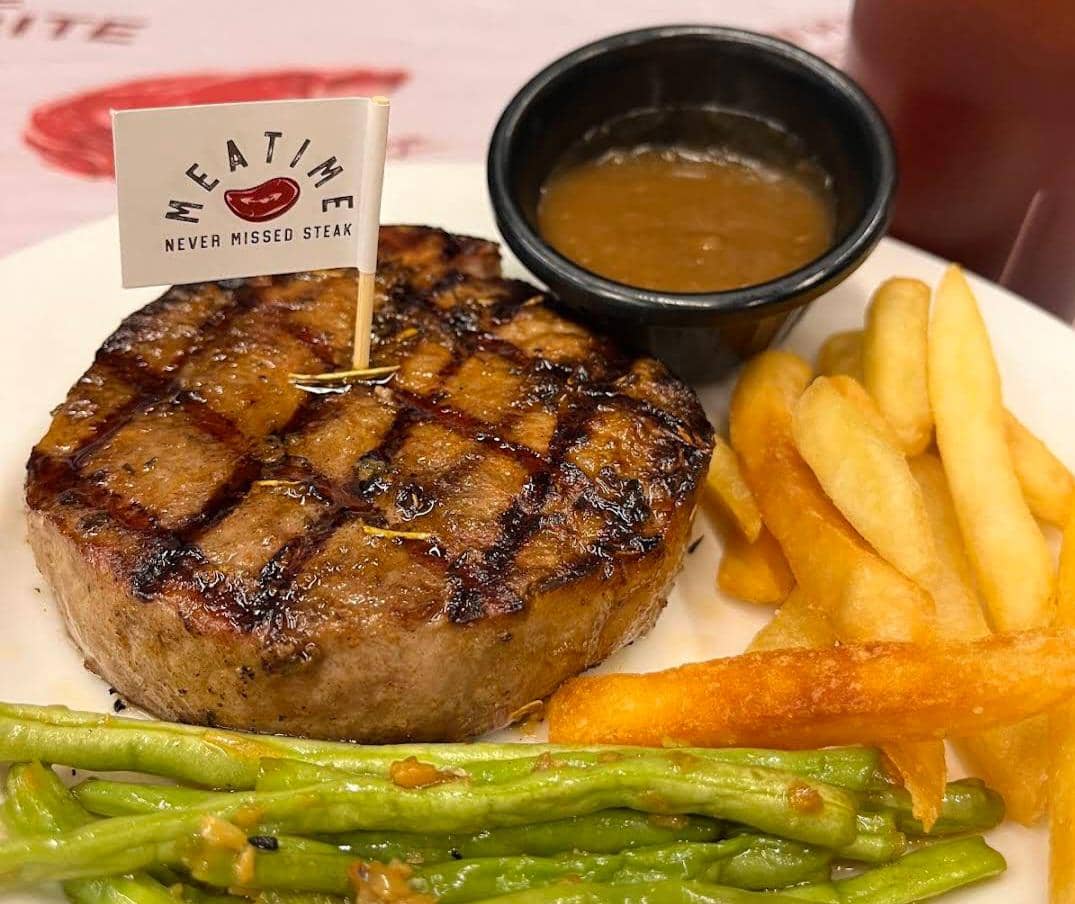 potret hidangan steak di Meatime