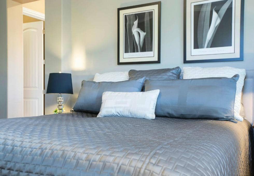 ilustrasi bantal tidur