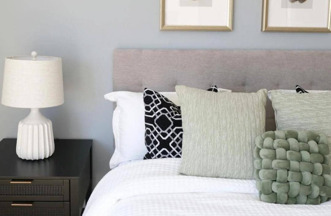 ilustrasi bantal tidur