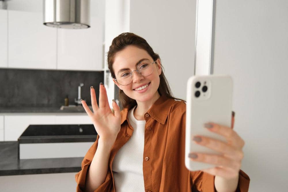 ilustrasi perempuan video call