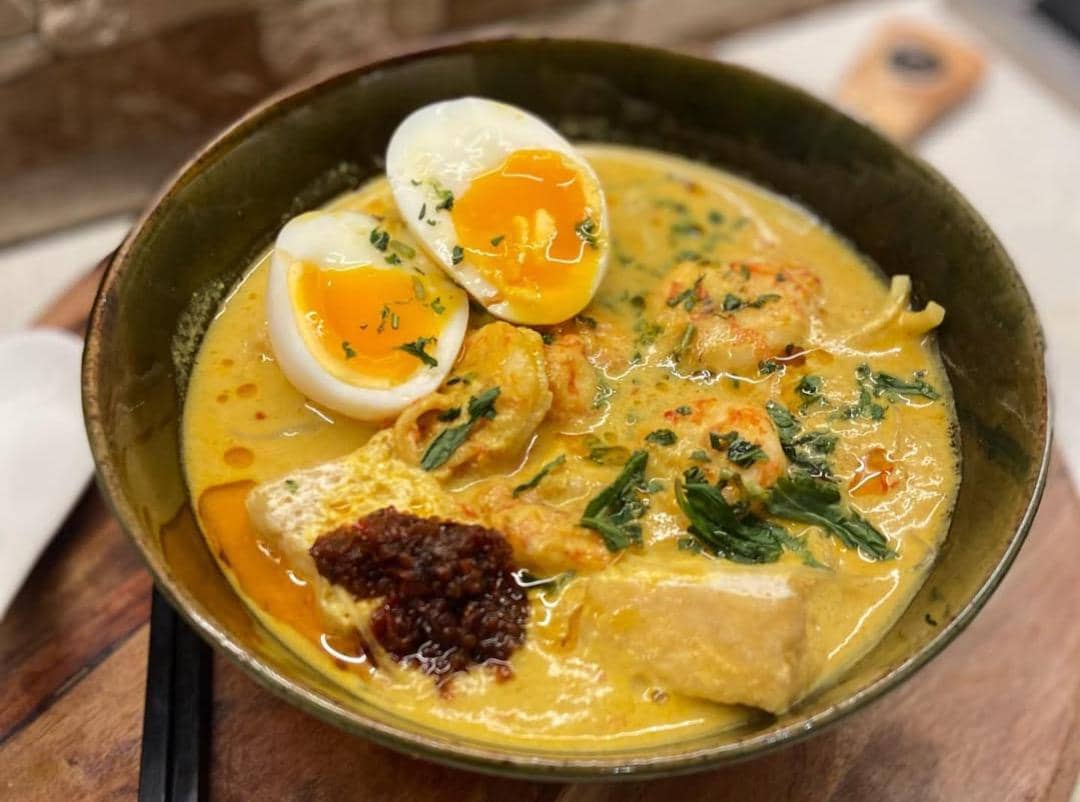 ilustrasi masakan laksa lemak