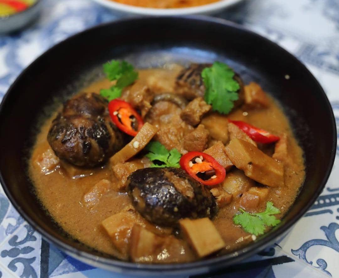 ilustrasi masakan babi pongteh