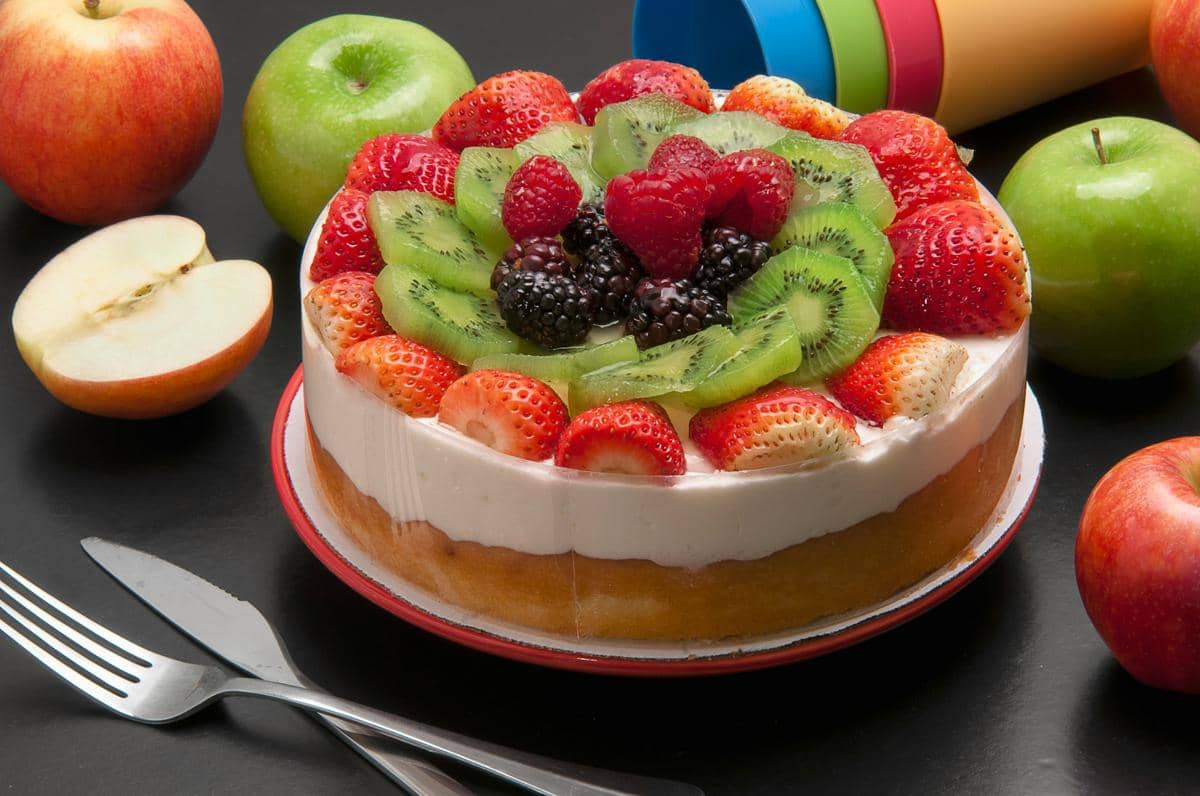 ilustrasi tropical fruit cake