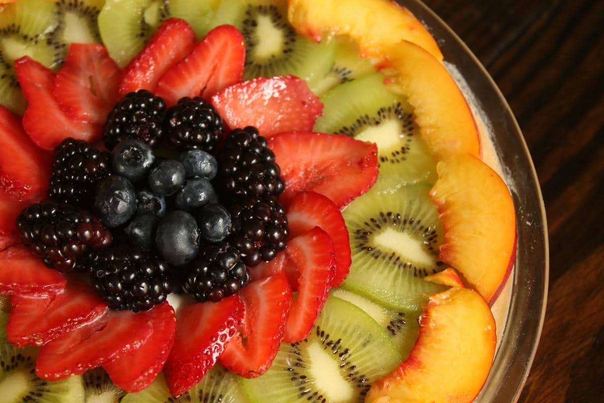 ilustrasi tropical fruit cake