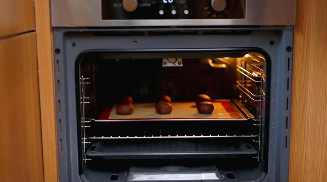 ilustrasi memanggang choco ganache cookies