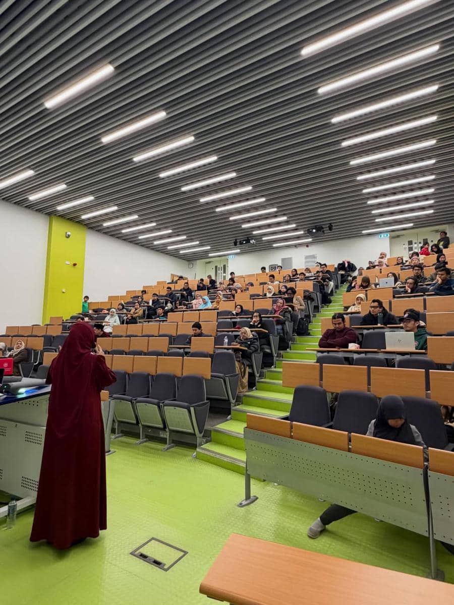 Oki Setiana Dewi safari dakwah di University of Edinburgh