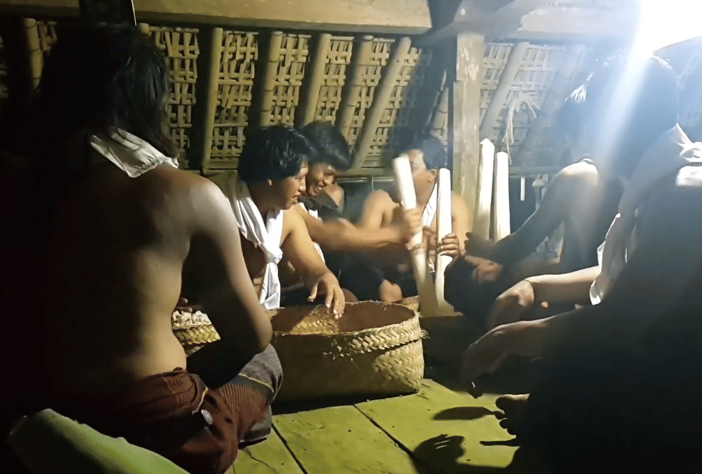 Prosesi saat Ngusaba Lampuan di Desa Bayunggede. 